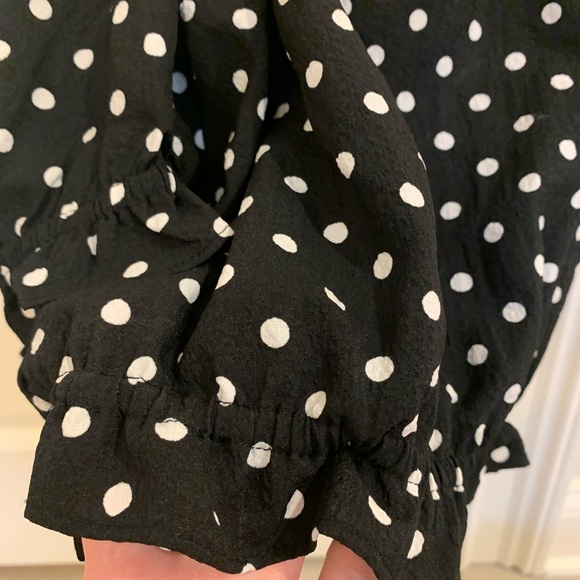 Black with white polka dot ruffled crop top from H&M! Size XS - Picture 4 of 6